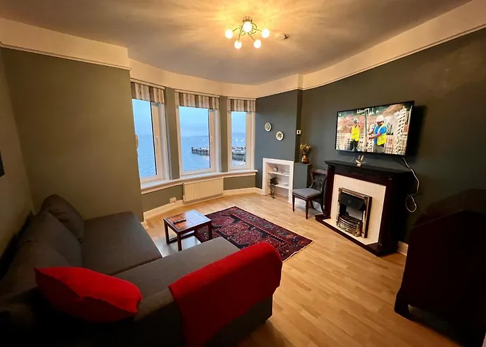 Anchorage, A Lovely 2Nd Floor One Bedroom Apartment With Fabulous Seaviews